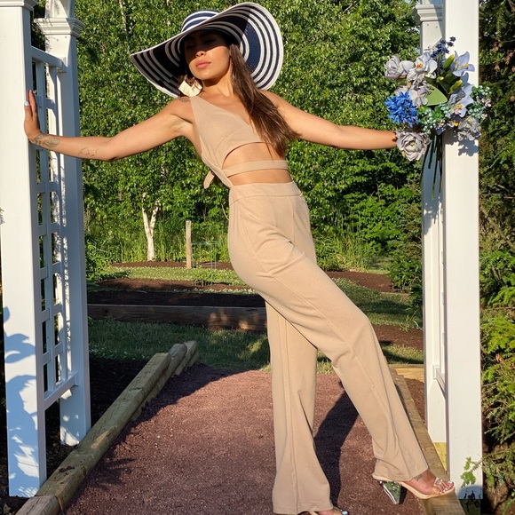 ‼️ Nude Open Back Jumpsuit Romper Pants Jumper - Picture 6 of 7